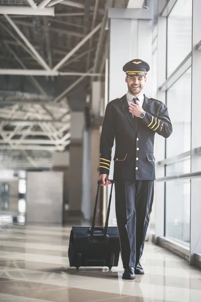 Pilota in aeroporto — Foto Stock