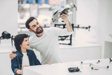 Baba ve oğul quadcopter mağaza