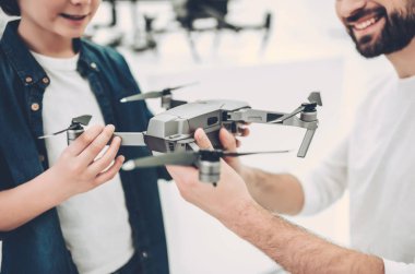Baba ve oğul quadcopter mağaza