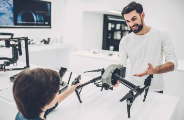 Baba ve oğul quadcopter mağaza