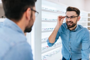 Hastada göz hastalıkları Kliniği