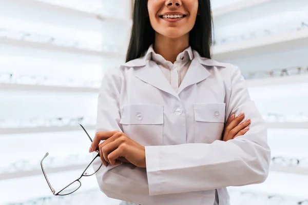 Médico femenino en clínica oftalmológica —  Fotos de Stock