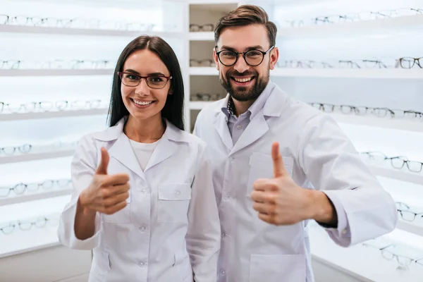 Medici in clinica oftalmologica — Foto Stock