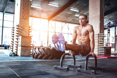 spor olarak güçlü bir adam