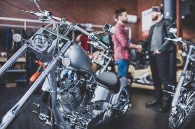 Motosiklet Dükkanı erkeklerde