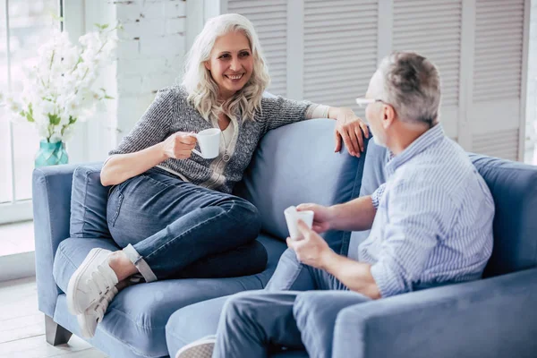 Seniorenpaar zu Hause — Stockfoto