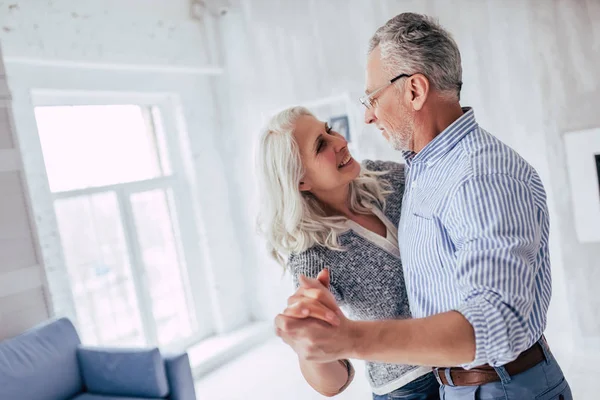 Senior couple at home — Stock Photo, Image