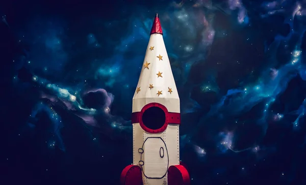 Leksak raket i rymden — Stockfoto