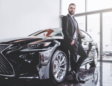 Araba yakın işadamı