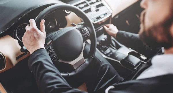 Empresario en coche — Foto de Stock