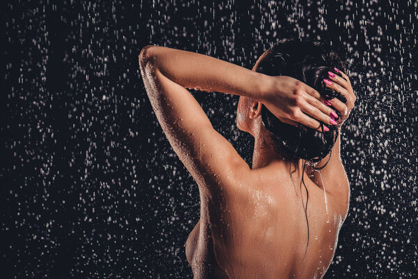 Женщина в душе
