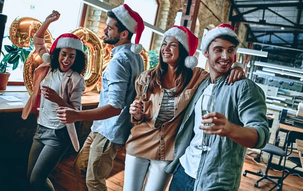 Festeggiamo il Natale in ufficio — Foto Stock