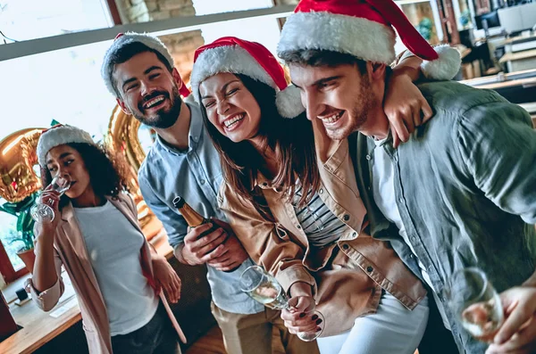 Festeggiamo il Natale in ufficio — Foto Stock