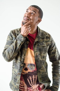  düşünerek arayan adam