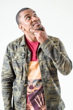  düşünerek arayan adam