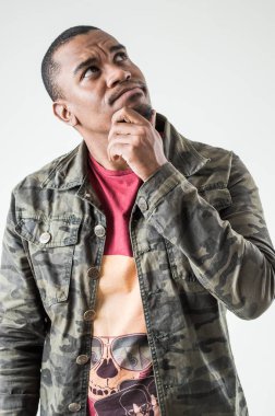  düşünerek arayan adam