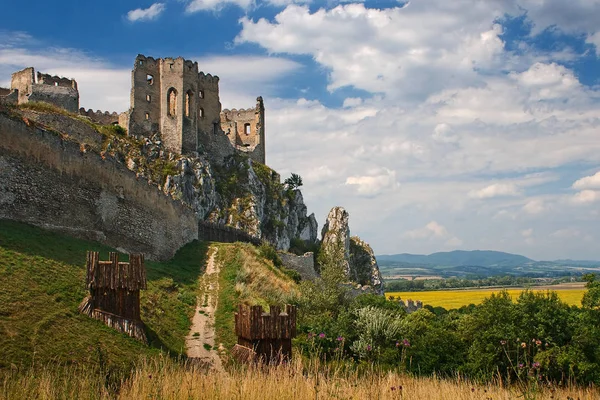 Medieval castle Beckov — Stock Photo, Image