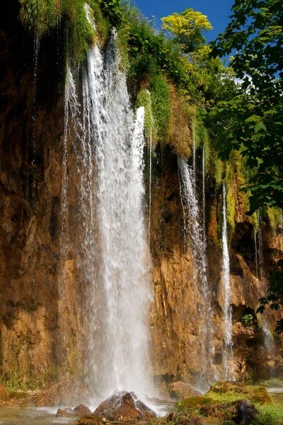 Vodopád v národním parku Plitvická jezera — Stock fotografie