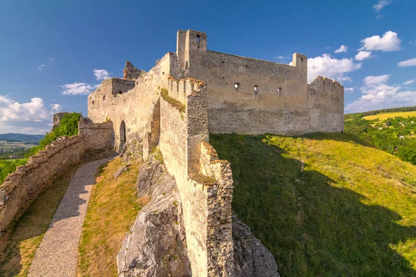 Średniowieczny zamek Beckov. — Zdjęcie stockowe