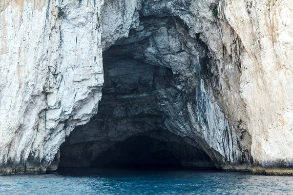 Cueva marina de la isla de Paxos . — Foto de Stock