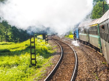 Vagon trenler görünümden yatay.