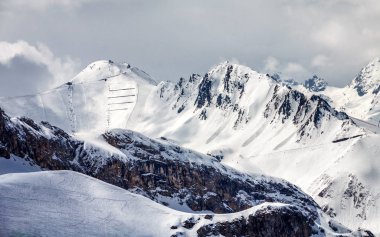 Kayak pistleri Ischgl içinde.