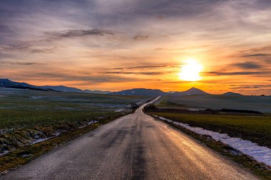 Kurtlar Vadisi üzerinden bir yol.