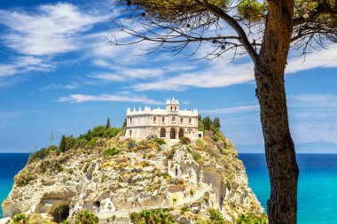 Tropea Santa Maria Kilisesi dell'Isola.