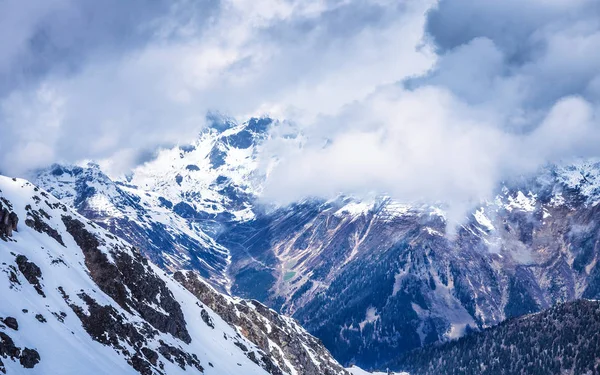 Cloudy valley in the Alps. — Stock Photo, Image