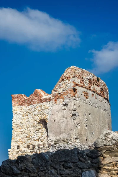 Turm der mittelalterlichen Burg Cachtice. — Stockfoto