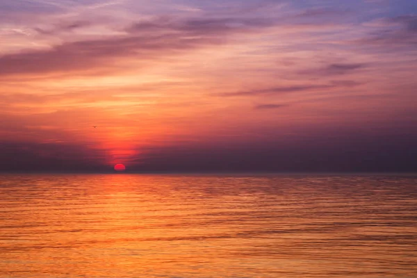 Solnedgång vid Adriatiska havet. — Stockfoto