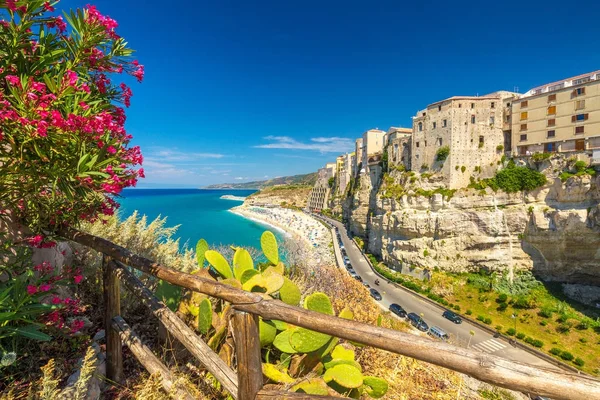 Tropea kasaba ve plaj.