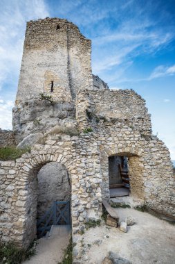 Ortaçağ kale Lietava kalıntıları.