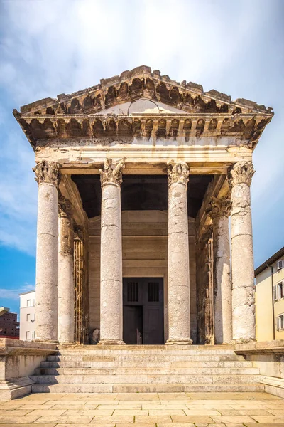 Świątynia Augusta w mieście Pula. — Zdjęcie stockowe