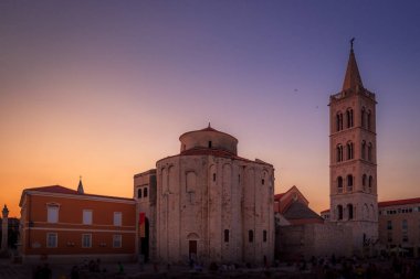 Hırvat town Zadar içinde güzel gün batımı.