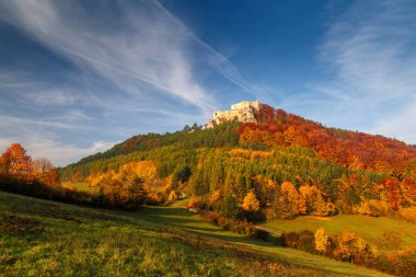 Sonbahar yatay, Ortaçağ Kalesi Lietava.