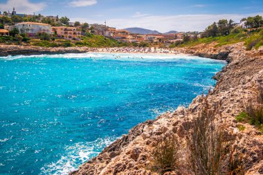 İspanyol sahilinde turkuaz lagün ada Mallorca.