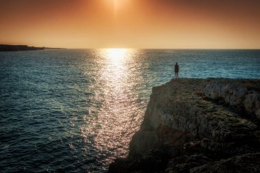 Sunrise İspanyollar, denizde ada Mallorca.
