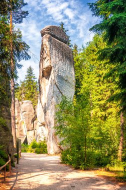 Adrszpach - Ulusal doğa rezerv kayalık şehirde.