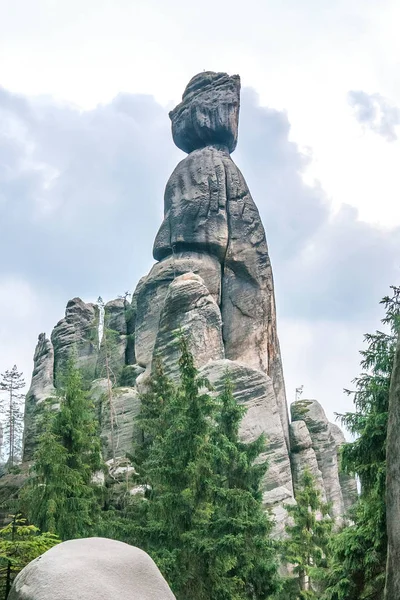 Adrszpach, Rocky şehirde doğal heykeller. — Stok fotoğraf