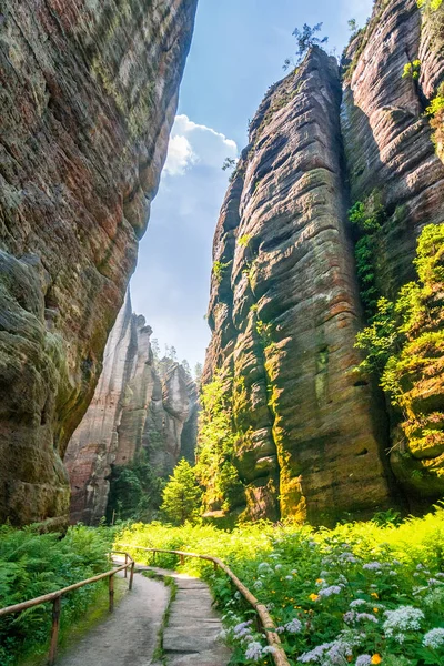 Adrszpach - Ulusal doğa rezerv kayalık şehirde. — Stok fotoğraf