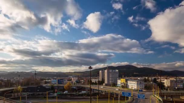 Movimento Acelerado Nuvens Céu Azul Acima Cidade Imagens Intervalo Tempo — Vídeo de Stock