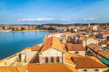 Porec kent ve denizinin tarihi merkezi Hırvatistan 'ın en iyi manzarası.