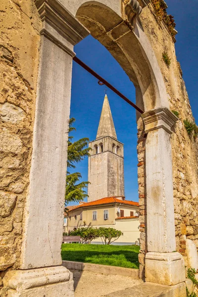 Architecture of buildings in the center of Porec town, Croatia, — Stock Photo, Image