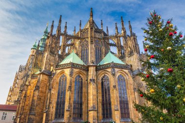 Prag 'daki St. Vitus Katedrali' nin doğu cephesi..