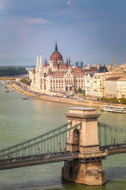 Budapeşte, Macar Parlamento Binası'nın panoramik manzarası.