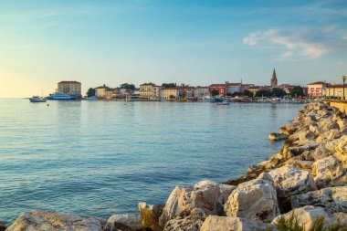 Porec kasabası, Adriyatik Denizi kıyısında Istria yarımadasında liman, Hırvatistan, Avrupa.