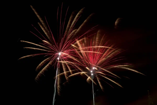 Feuerwerk Isoliert Auf Dunklem Hintergrund — Stockfoto