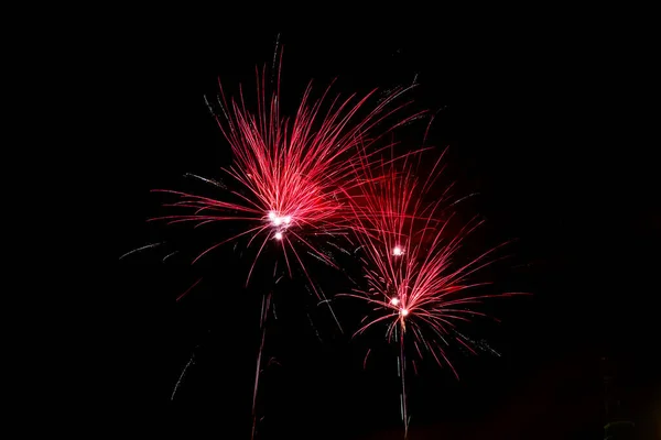 Feuerwerk Isoliert Auf Dunklem Hintergrund — Stockfoto