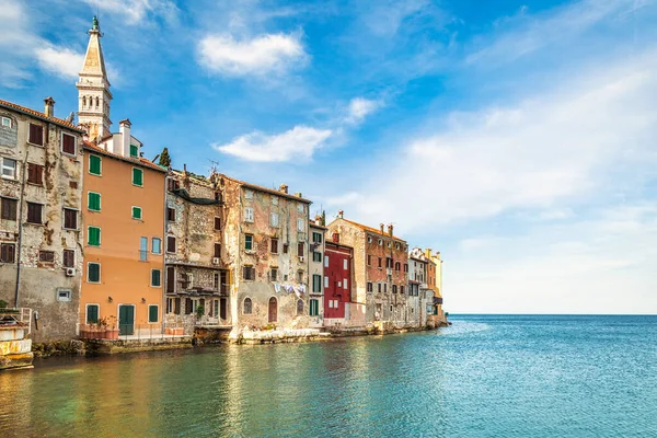 Rovinj Jaderském Moři Chorvatsku Evropa Historická Část Města Rovinj Kostelem — Stock fotografie